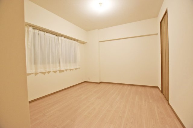 香枦園スカイハイツの洋室|-洋室（6帖）-シンプルな間取りになっているのでどんな家具でも合います。家具や敷物のカスタマイズを楽しめます！