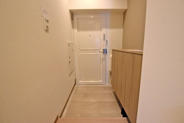 香枦園スカイハイツの玄関|シューズボックスつきなので、 靴箱の上にはインテリアなどを飾っておいたりと、自由にカスタマイズして楽しむことができます。