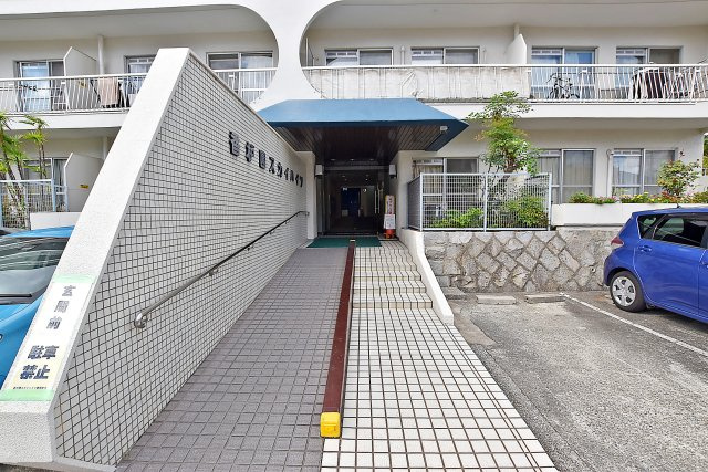 香枦園スカイハイツのエントランス