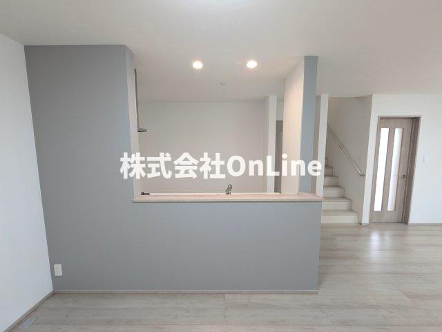 八尾市上之島町南７丁目の一戸建ての居間・リビング