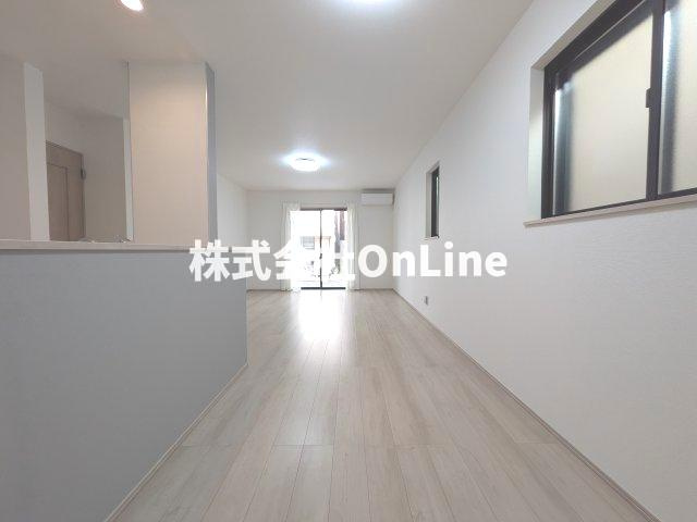 八尾市上之島町南７丁目の一戸建ての居間・リビング