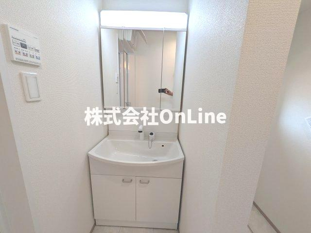 八尾市上之島町南７丁目の一戸建ての独立洗面台