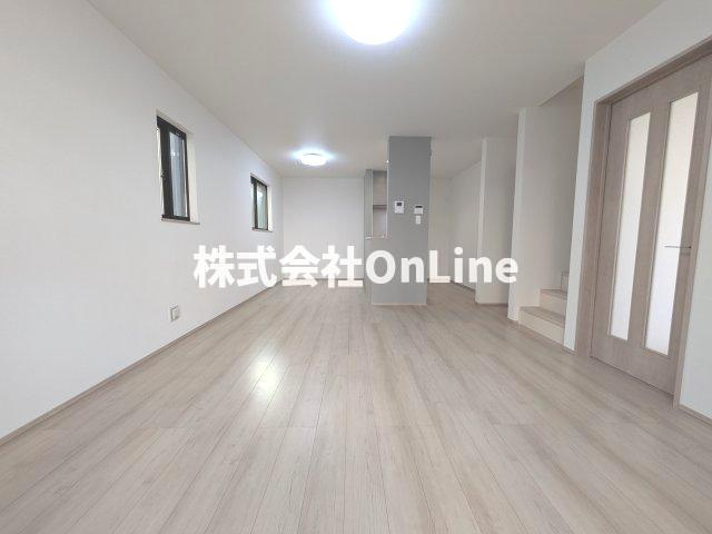 八尾市上之島町南７丁目の一戸建ての居間・リビング