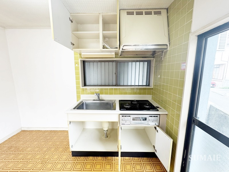 志茂戸建のキッチン|キッチン収納です