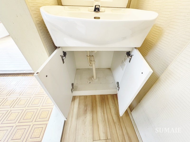 志茂戸建の独立洗面台|洗面台収納です