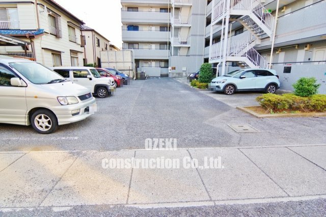 エルヴェ武里の駐車場