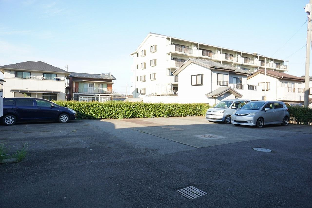 ホワイトプラザⅠの駐車場