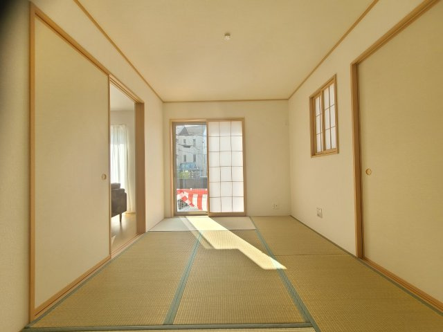 【内観：施工例】 | 神和台３丁目　新築戸建 | 同社同仕様写真です