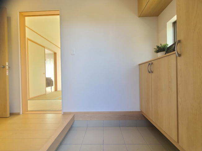 【内観：施工例】 | 神和台３丁目　新築戸建 | 同社同仕様写真です