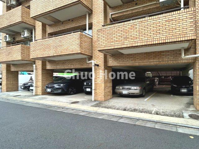 【駐車場】 | アルカディア東駒形 | 【敷地内駐車場】最新の空き状況や費用などの詳細は担当スタッフまでお問い合わせください。