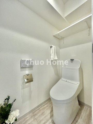 【トイレ】 | アルカディア東駒形 | 【トイレ】 収納スペースをしっかりと確保した温水洗浄便座機能付きトイレ。温水洗浄便座は清潔にお使いいただくための大切なアイテムです。