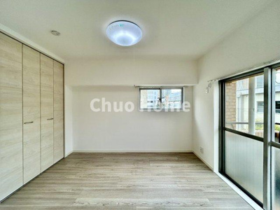 【洋室】 | アルカディア東駒形 | 【洋室】快適に過ごす条件は、一人ひとり違います。だからこそ飾り過ぎないシンプルな内装と偏り過ぎないデザインで統一しております。居住していく中でオーナー様だけの【マイホーム】に創り上げて下さい