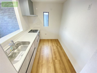 【キッチン】 | 小学校徒歩5分　SIC　ZEH水準の長期優良住宅　市川市南大野2　全2棟　2号棟 | 食器棚や冷蔵庫を置くには十分なスペース♪
