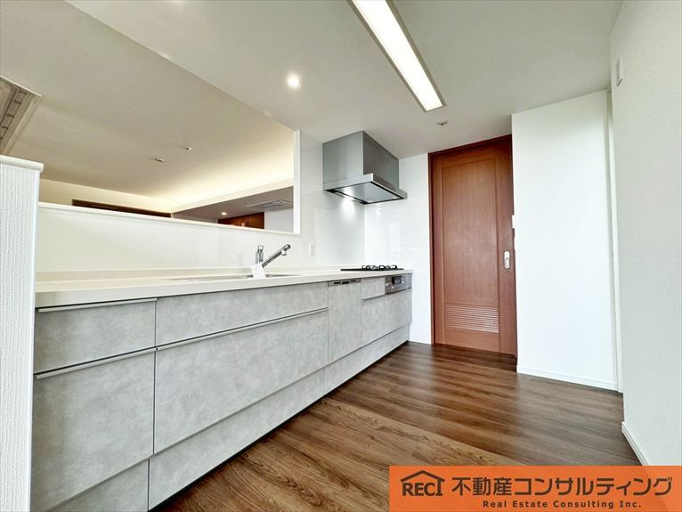 グランドメゾン六甲カネディアンヒルのキッチン|25帖の開放感あふれるリビング