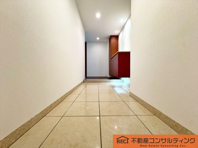 グランドメゾン六甲カネディアンヒルの玄関