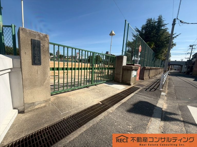 プラザ御影の周辺
