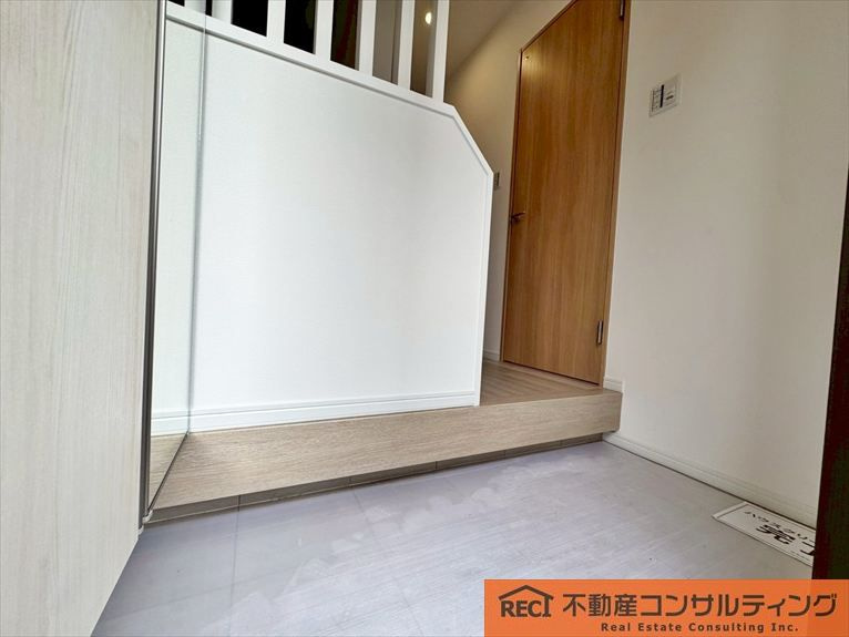 神戸市灘区天城通3丁目　中古戸建の玄関