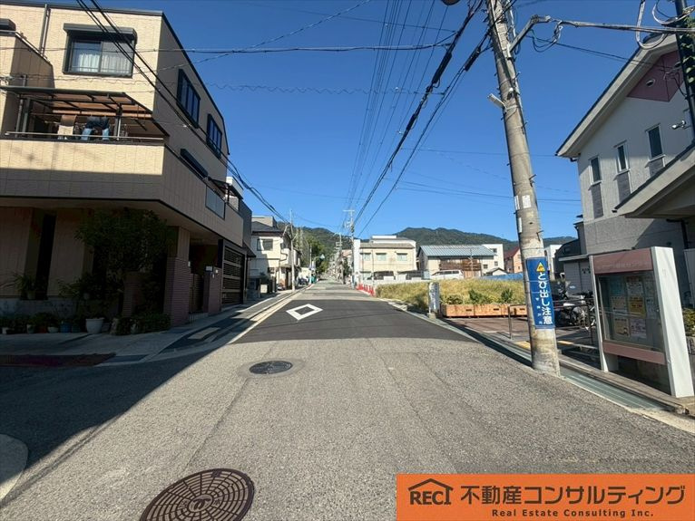 神戸市灘区天城通3丁目　中古戸建の前面道路含む現地写真