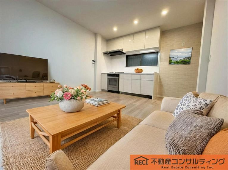 神戸市灘区天城通3丁目　中古戸建の居間・リビング|3WAYアクセス可能！