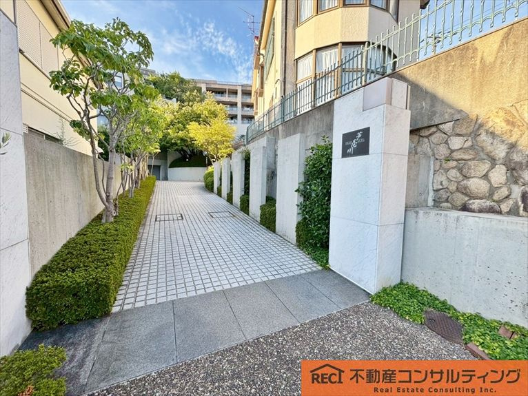 パレロワイヤル芦屋川のエントランス