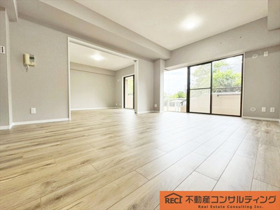 【居間・リビング】 | ジークレフ高羽一番館 | 趣味の時間を楽しめる専用庭付き！