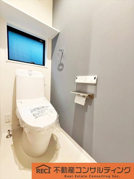 神戸市灘区楠丘町5丁目　新築戸建　B号地のトイレ