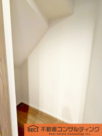 神戸市灘区楠丘町5丁目　新築戸建　B号地の収納