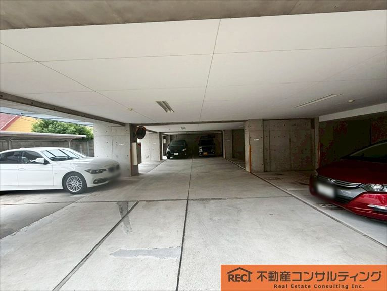 ドルチェ東灘の駐車場