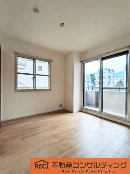 エナ御影の洋室