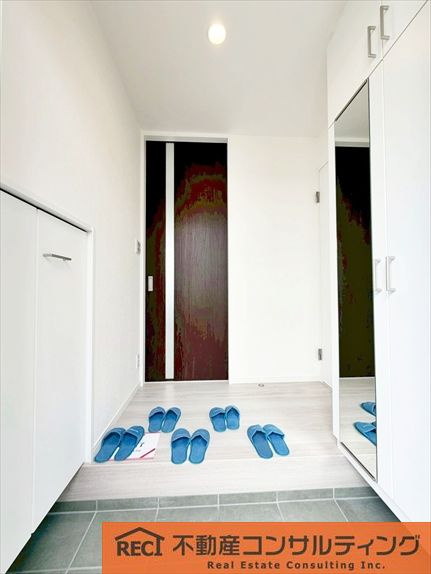 神戸市東灘区鴨子ヶ原3丁目　新築戸建の玄関