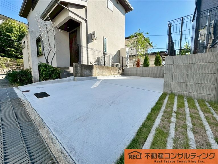 神戸市東灘区鴨子ヶ原3丁目　新築戸建の駐車場