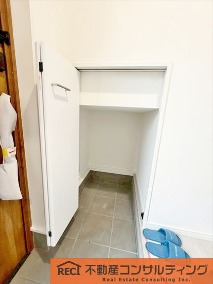 神戸市東灘区鴨子ヶ原3丁目　新築戸建の玄関