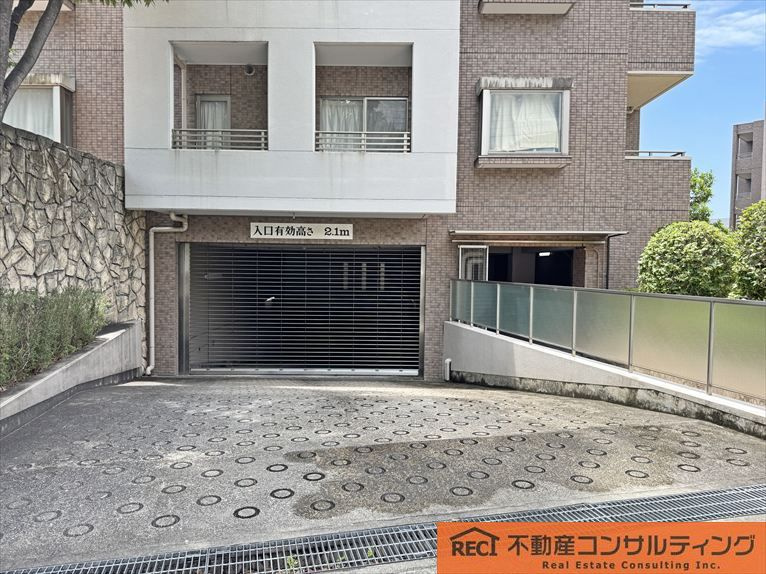 ジークレフ御影山手緑静館の駐車場