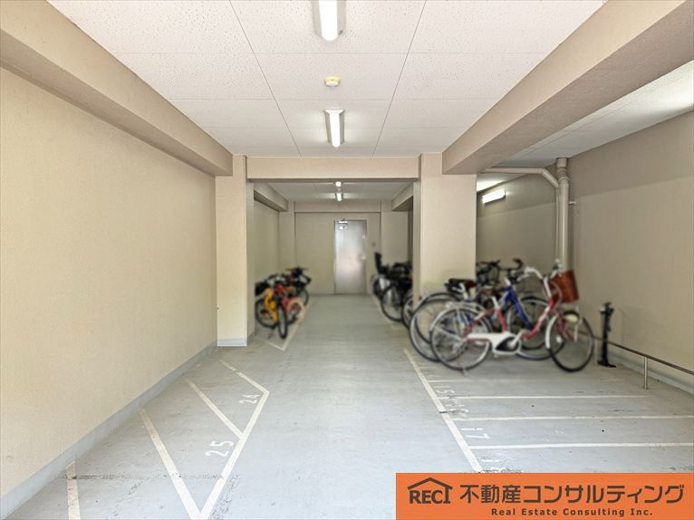 ジークレフ御影山手緑静館の駐輪場