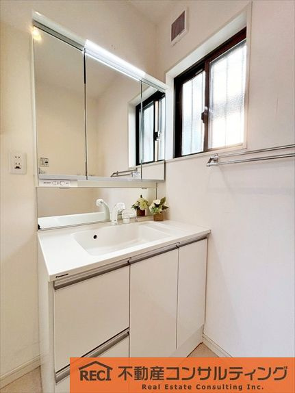 西宮市松並町　中古戸建の独立洗面台