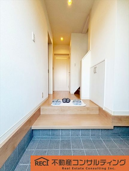 西宮市松並町　中古戸建の玄関