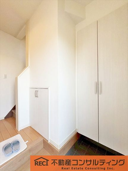 西宮市松並町　中古戸建の玄関