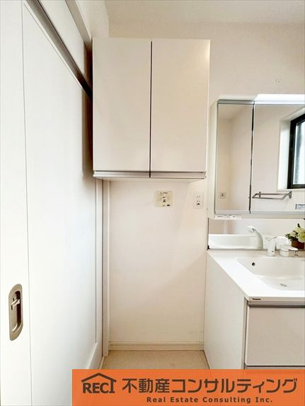 西宮市松並町　中古戸建の独立洗面台