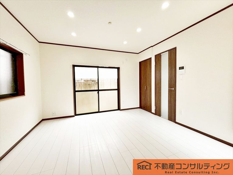 神戸市灘区灘南通6丁目　中古戸建の居間・リビング