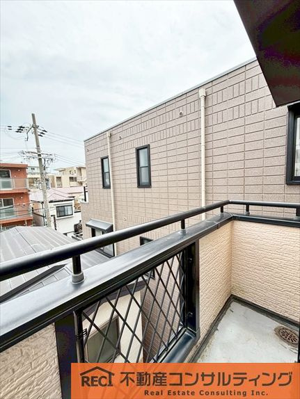 神戸市灘区灘南通6丁目　中古戸建のバルコニー