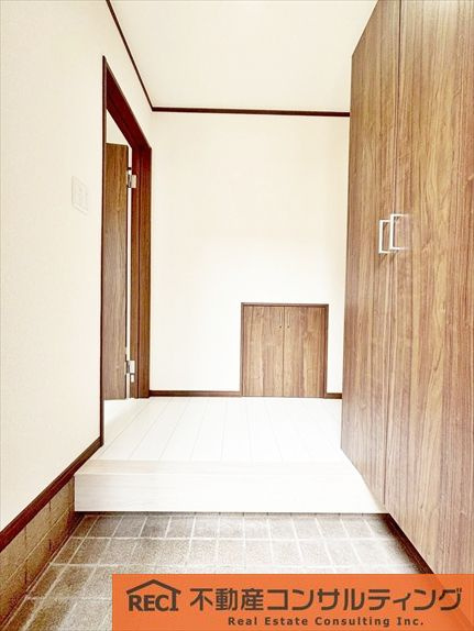 神戸市灘区灘南通6丁目　中古戸建の玄関