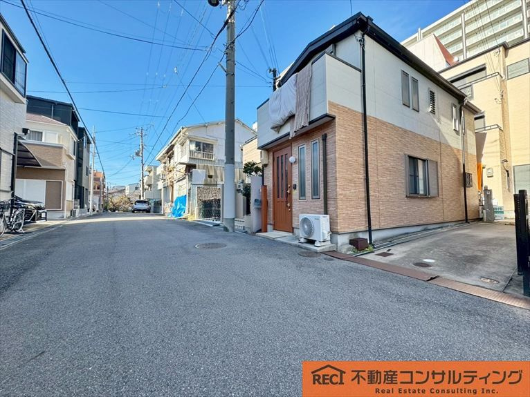 神戸市灘区灘南通6丁目　中古戸建の前面道路含む現地写真