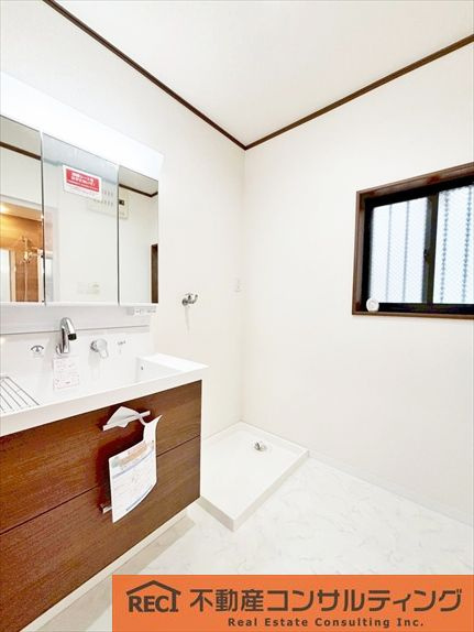 神戸市灘区灘南通6丁目　中古戸建の独立洗面台