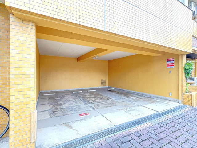 セザール竹ノ塚の駐車場