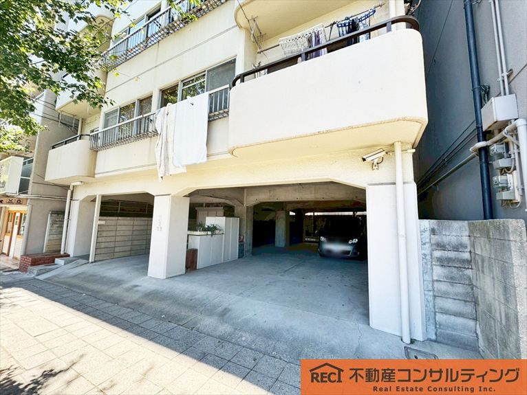 メゾン原田の駐車場