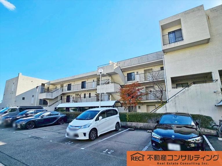 苦楽園アーバンライフ1号棟の駐車場