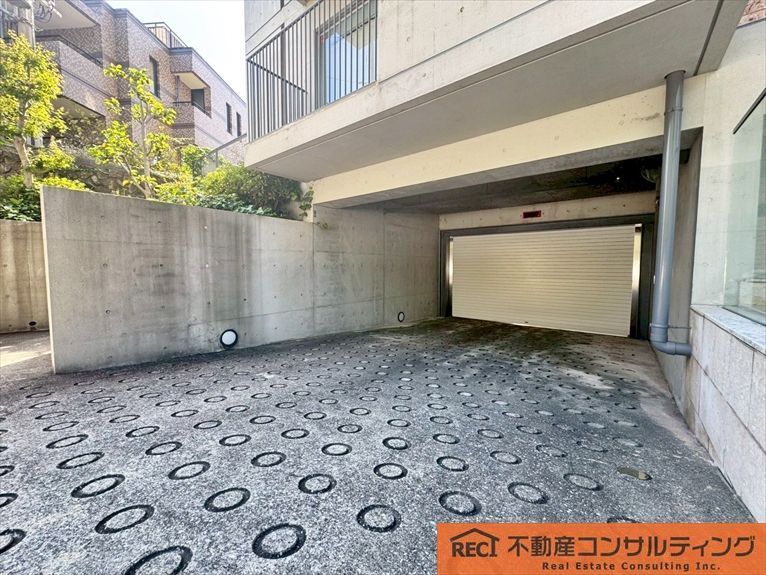 パレ六甲篠原の駐車場