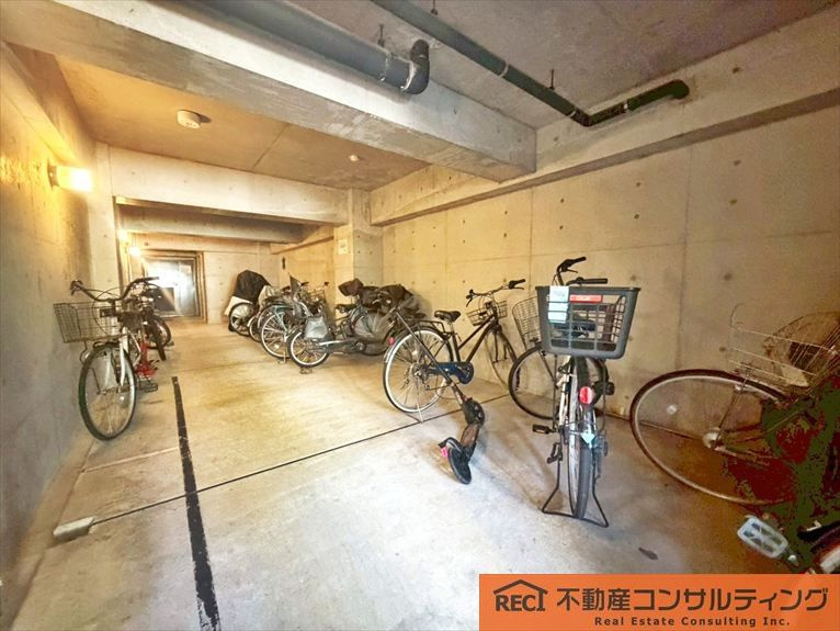 パレ六甲篠原の駐車場