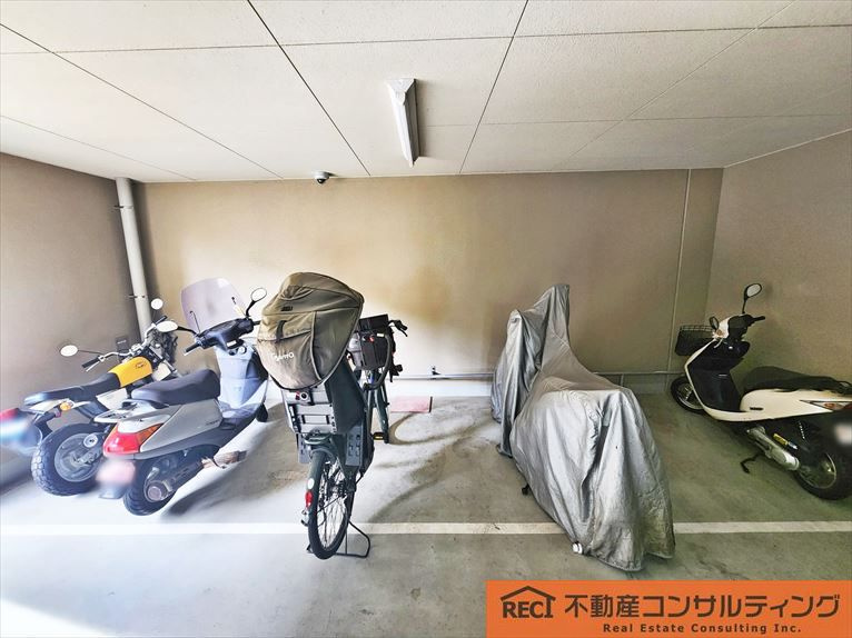 摩耶シーサイドプレイスイースト3番館の駐車場