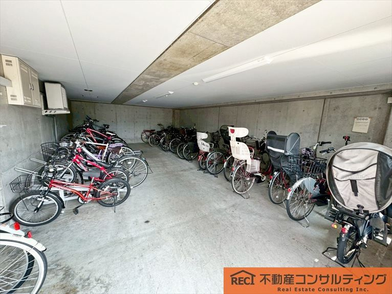 ルイシャトレ香櫨園の駐車場